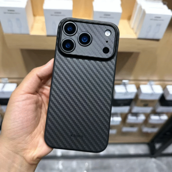 Ултратънък карбонов кейс KZDOO Air Carbon за iPhone 17 Pro Black 17 Pro Max